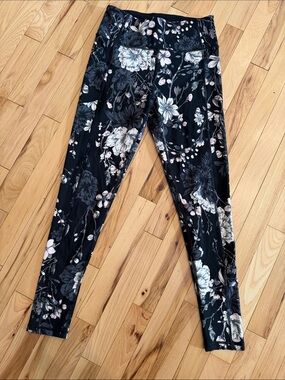 Women’s Black Floral Print Leggings